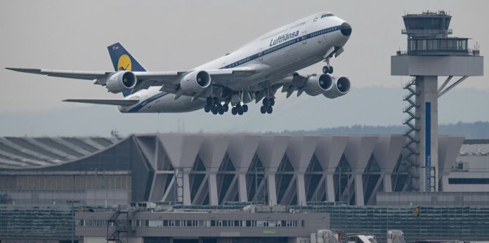 Flug von Frankfurt nach Chicaco -Flieger muss über dem Atlantik wieder umdrehen